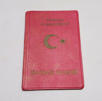 1961 YILI NADİR DİPLOMATİK KIRMIZI PASAPORT